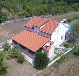 3 Bedroom Villa with Pool & Tennis Court near Sinj, sleeps 8